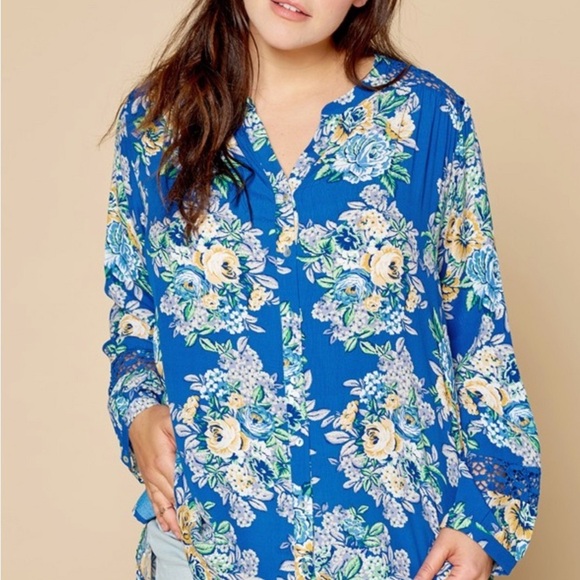 ODDI "CHECK OUT THE BACK" BLUE FLORAL BUTTON DOWN TOP Size Small - Picture 4 of 13